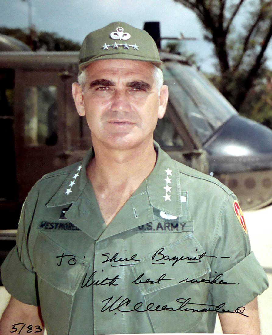 Gen WILLIAM WESTMORELAND Photo Card Signed Gen WILLIAM WESTMORELAND Photo Card Signed
