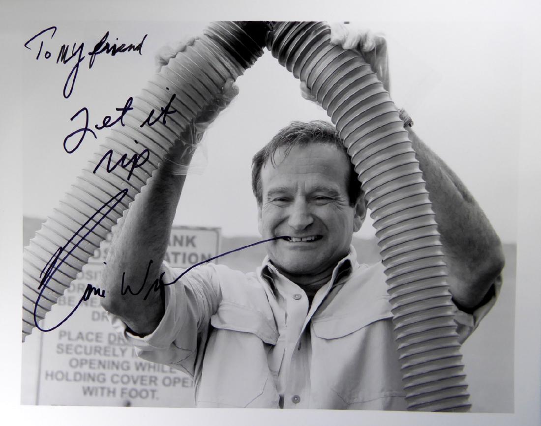 ROBIN WILLIAMS - Photo Signed (1 of 1)