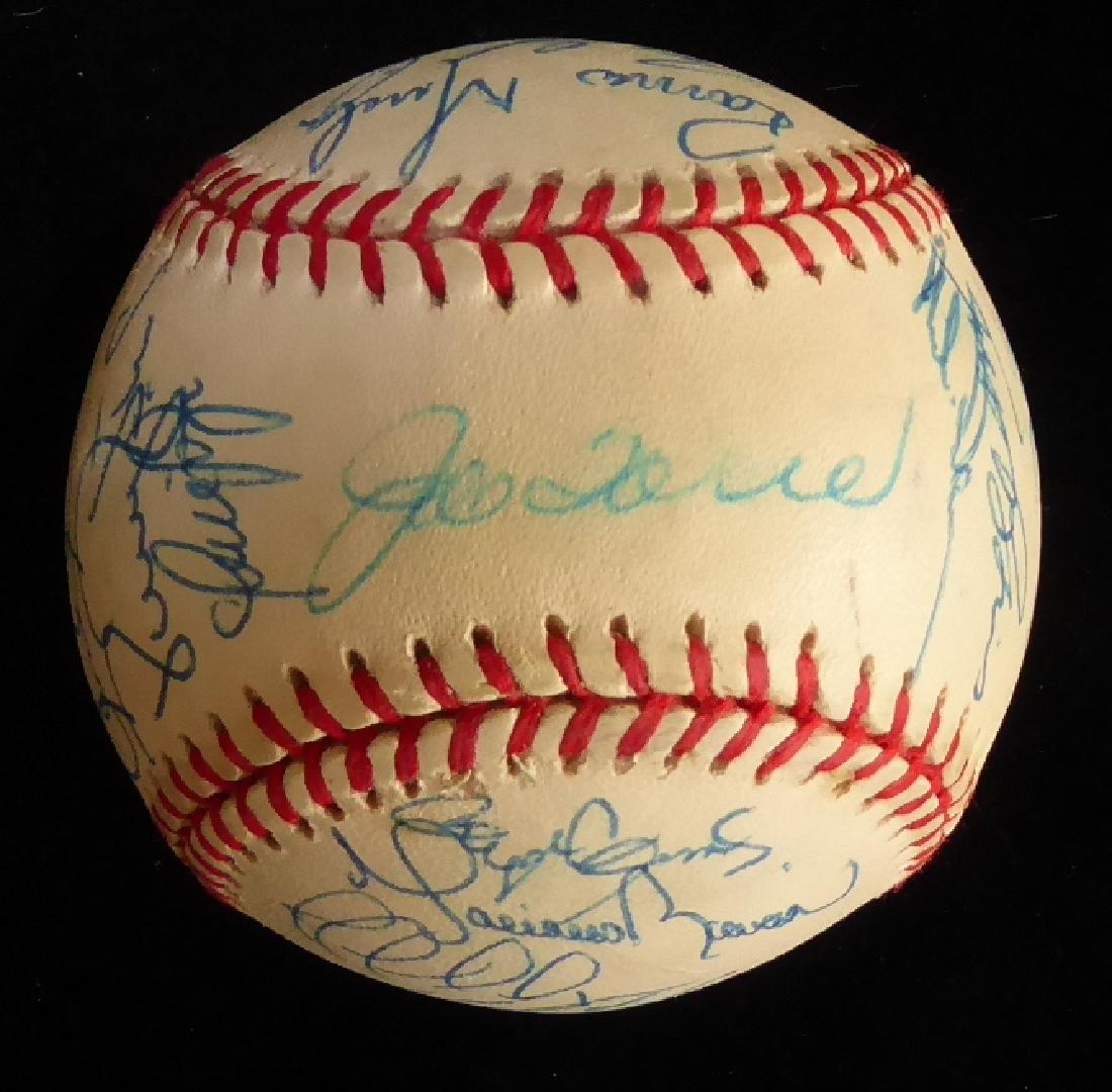 Champion 1999 NY YANKEES - World Series Ball Signed by (1 of 6)