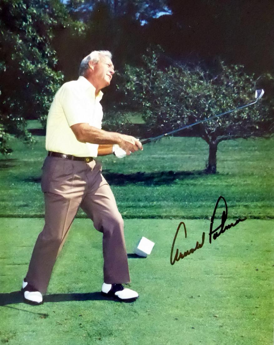 Golfer ARNOLD PALMER - Photo Signed: Arnold Palmer. 8” x 11” color photograph, signed.