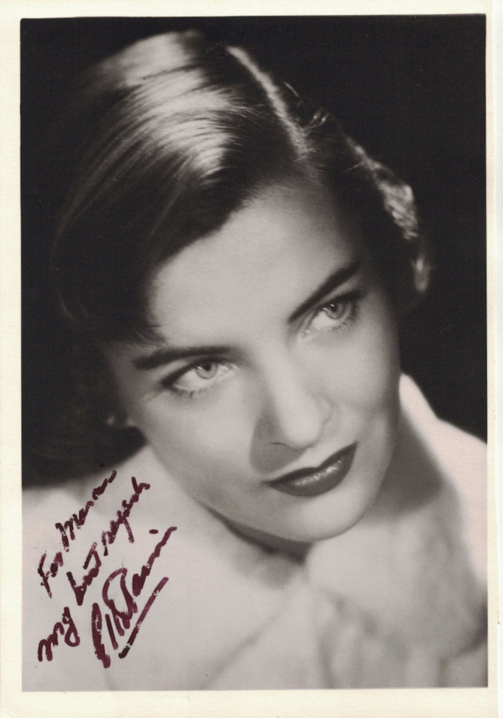 Actress ELLA RAINES - Photo: Ella Raines (1920-1988) Actress. Raines is best remembered for her supporting roles as the love interest in a number of World War II action dramas. 4 ¾” x 7” black and white, matte finish photogr