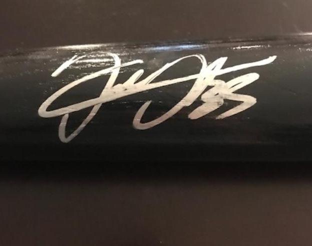 HOFer FRANK THOMAS - Bat Signed: Frank Edward Thomas Jr. (born May 27, 1968), He was elected to the Baseball Hall of Fame in 2014. Signed Full size Rawlings Adirondack bat. Signature is in silver ink on a black bat. Very nice.