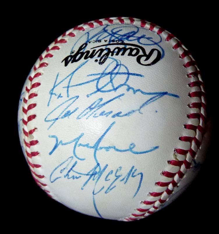 1992 Cubs Signed Ball MADDUX,SANDBERG,SOSA (1 of 3)