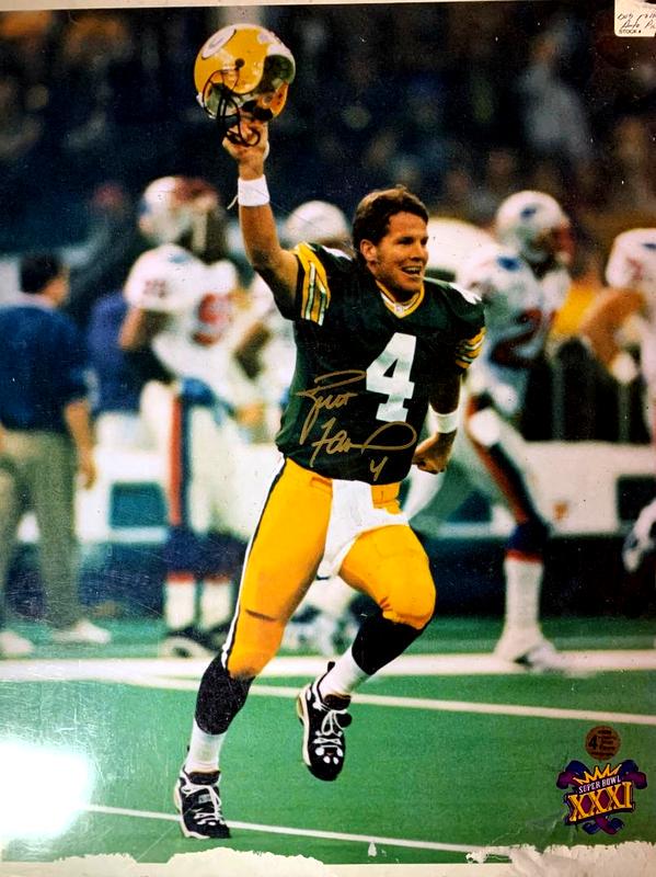 HOF QB BRETT FAVRE Signed Large Photo (1 of 1)