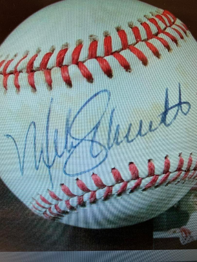 HOF Member MIKE SCHMIDT Signed Baseball (1 of 1)