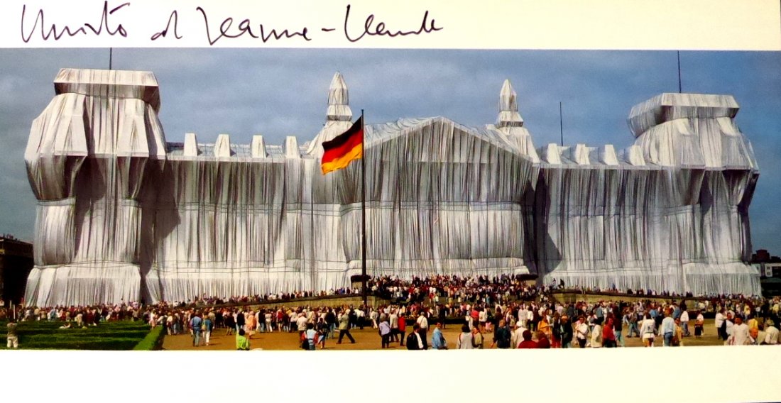 Environmental Sculptors CHRISTO & JEANNE CLAUDE: Christo (1935-2020) and Jeanne Claude (1935-2009) (Christo Javacheff) and (Jeanne-Claude de Guillebon) Bulgarian environmental sculptors. Their works include the wrapping of the Reichstag in Berlin an