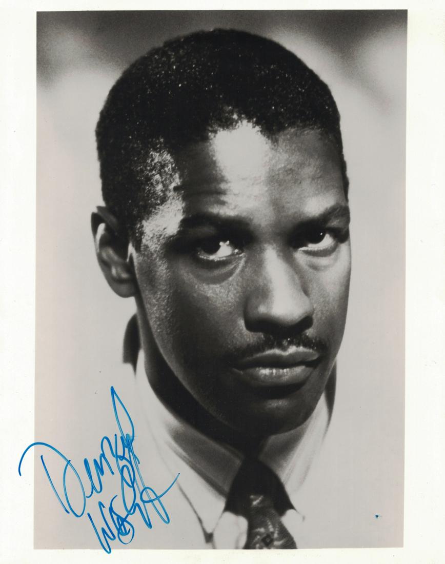 Actor DANZEL WASHINGTON - Photo: Danzel Washington (1954- ) Actor. Washington has earned popular and critical acclaim for his roles in an array of feature films, including Glory, Malcolm X, ,Training Day, American Gangster and Flight