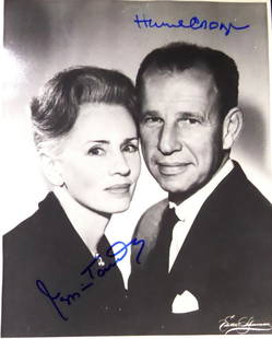 Actors HUME CRONYN & JESSICA TANDY - Photo Signed: Hume Cronyn (1911-2003) and Jessica Tandy (1909-1994) Actors. Cronyn got a boost of international attention late in his career when he starred with his wife, Jessica Tandy in the movie Cocoon and