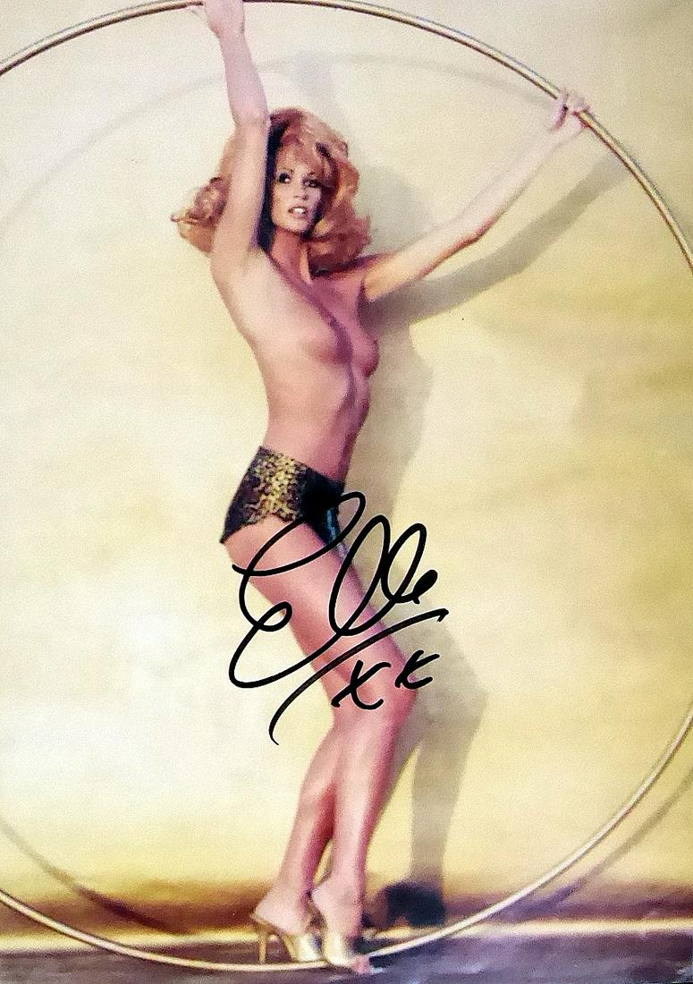 Australian Model, ELLE McPHERSON - Topless Photo: Elle McPherson (1964- ) Australian Model, Actress. McPherson is well known for her record five cover appearances for the Sports Illustrated Swimsuit Issue beginning in the 1980s, leading to her nickna