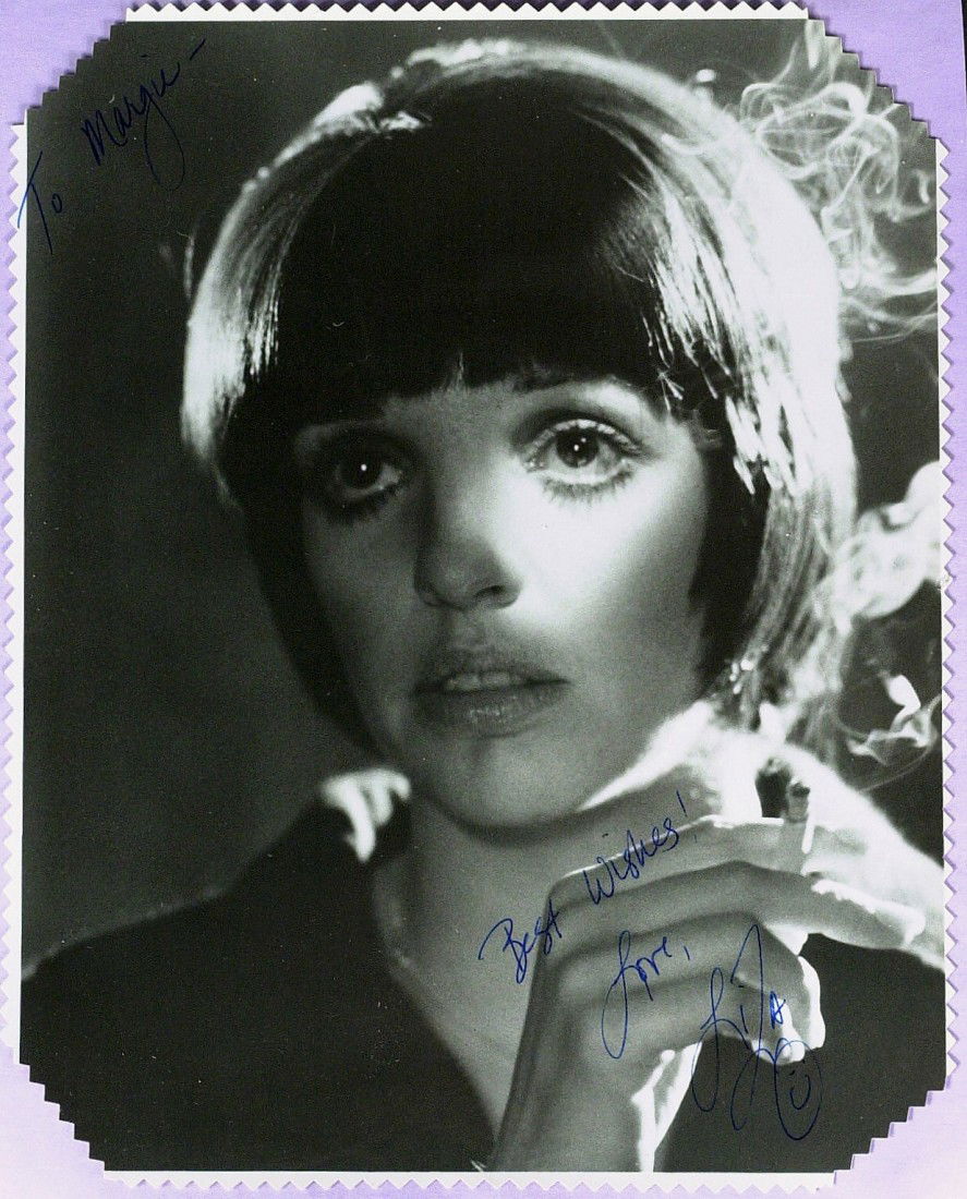 LIZA MINNELLI - Photo Signed: Liza Minnelli (1946- ) Actress, singer. Minnelli won an Oscar in 1974 for her performance as Sally Bowles in Bob Fosse's dramatic musical Cabaret. Several of her television specials, particularly Liza