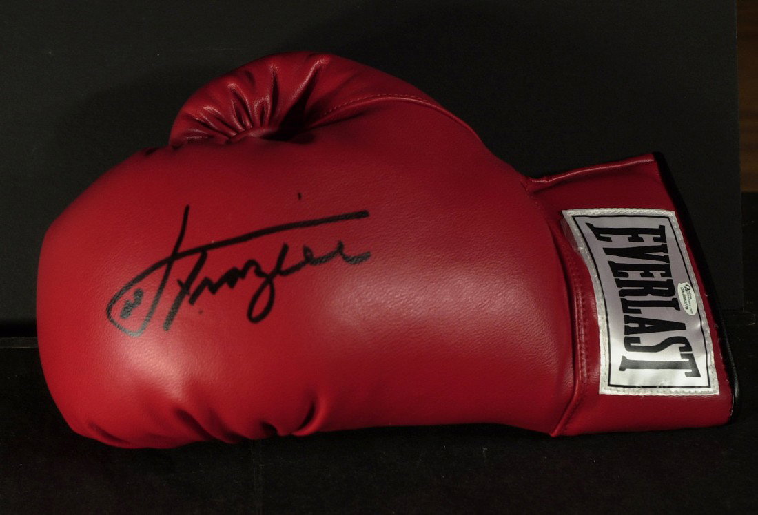 Hvywgt Champ Smokin JOE FRAZIER - Boxing Glove: Joe Frazier (1944- ) Heavyweight Champion. Frazier is a former Olympic and Undisputed World Heavyweight boxing champion, whose notable professional career lasted from 1965 to 1976, with a brief comeba