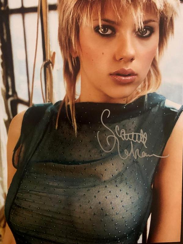 Johannson,Scarlett Signed Photo: Scarlett Ingrid Johansson (1984) is an American actress. She was the world's highest-paid actress in 2018 and 2019. Signed 8” x 10” color photo.