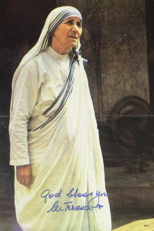 Future Saint MOTHER TERESA - Photo Signed: Mother Teresa (1910-1997) Roman Catholic nun. Mother Teresa founded the Missionaries of Charity in Calcutta, India, in 1950. For over 45 years, she ministered to the poor, sick, orphaned, and dying, w