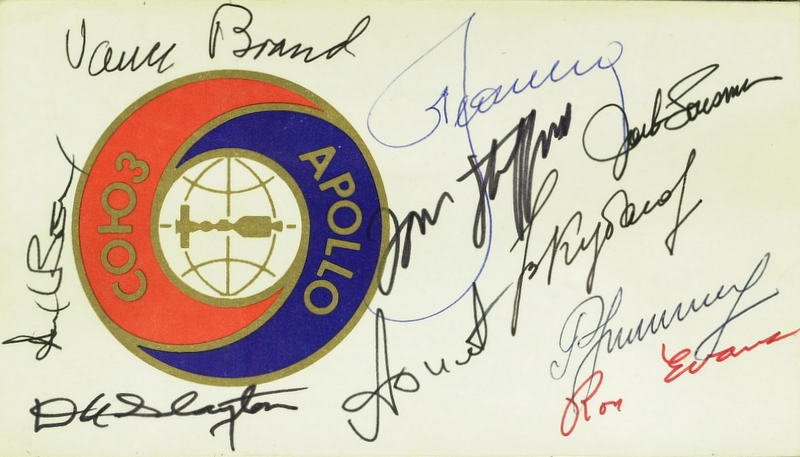 APOLLO-SOYUZ - Postal Cvr Signed Primary, Back-up: Apollo-Soyuz. Postal cover signed by the primary and back-up American and Russian crews: Deke Slayton, Tom Stafford, Vance Brand, Alexei Leonov, Valeri Kubasov, Alan Bean, Jack Lousma, Ron Evans, Anat
