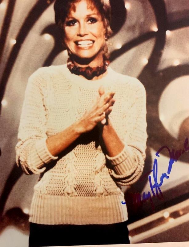 Moore,Mary Tyler Signed Photo (1 of 1)