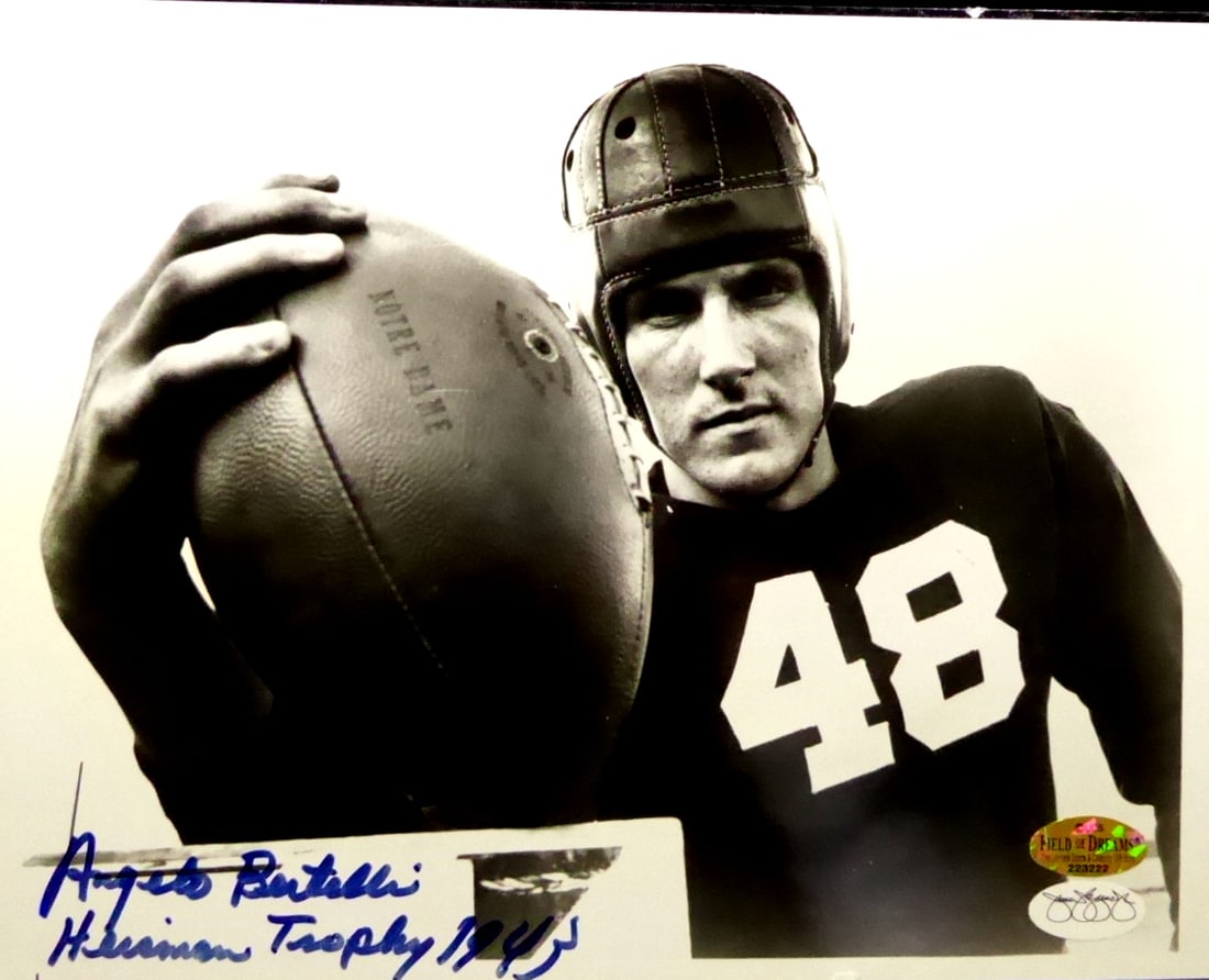 Bertelli,Angelo Signed Photo: Angelo Bertelli(1921-1999) Quarterback. Bertelliwon the Heisman Trophy in 1943 playing as a quarterback for the Notre Dame Fighting Irish. 10” x 8” black and white photograph signed, “An