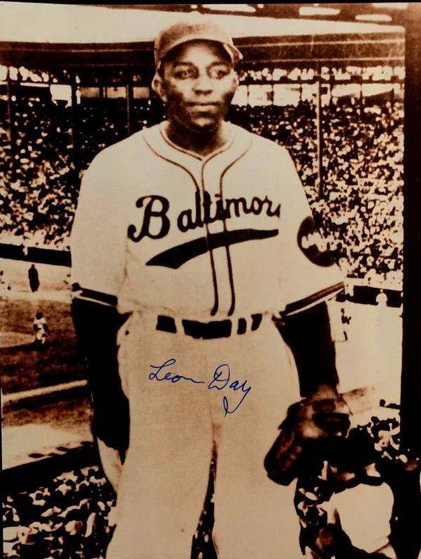 Day, Leon Signed Photo (1 of 1)