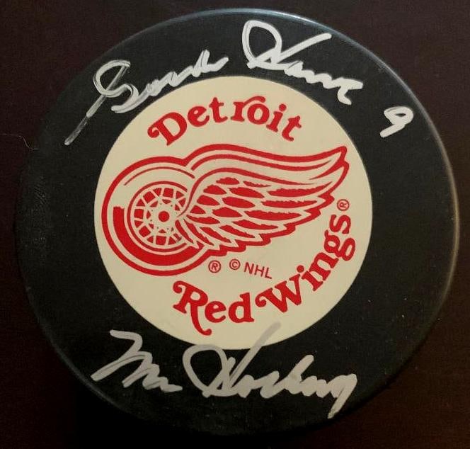 Howe,Gordie Signed Puck (1 of 1)
