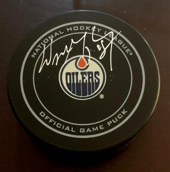 Gretzky, Wayne Signed Official Puck Oilers (1 of 3)