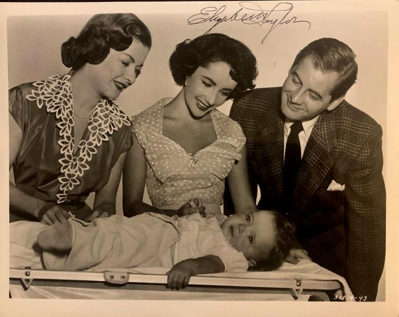 Taylor, Elizabeth Signed Photo (1 of 1)