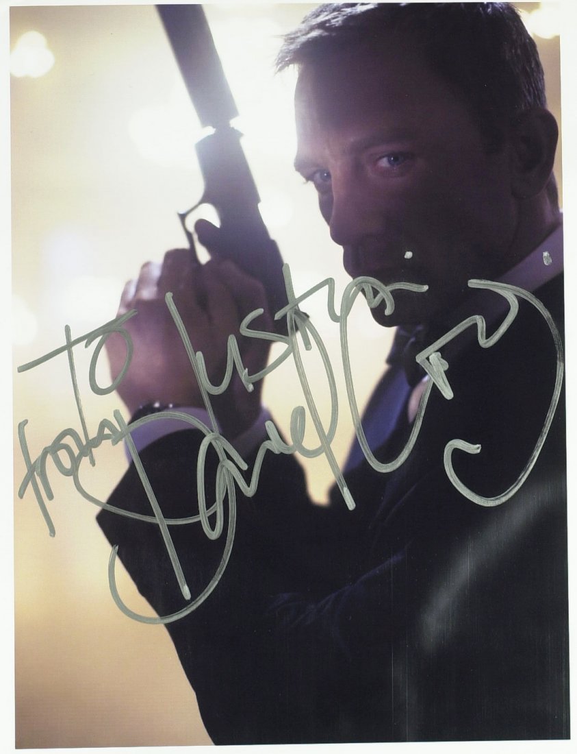 James Bond Actor DANIEL CRAIG - Photo Signed: James Bond: Daniel Craig (1968- ) British actor. Craig acheived international fame when chosen as the sixth actor to play the role of Bond, replacing Pierce Brosnan. His debut in Casino Royale was hig
