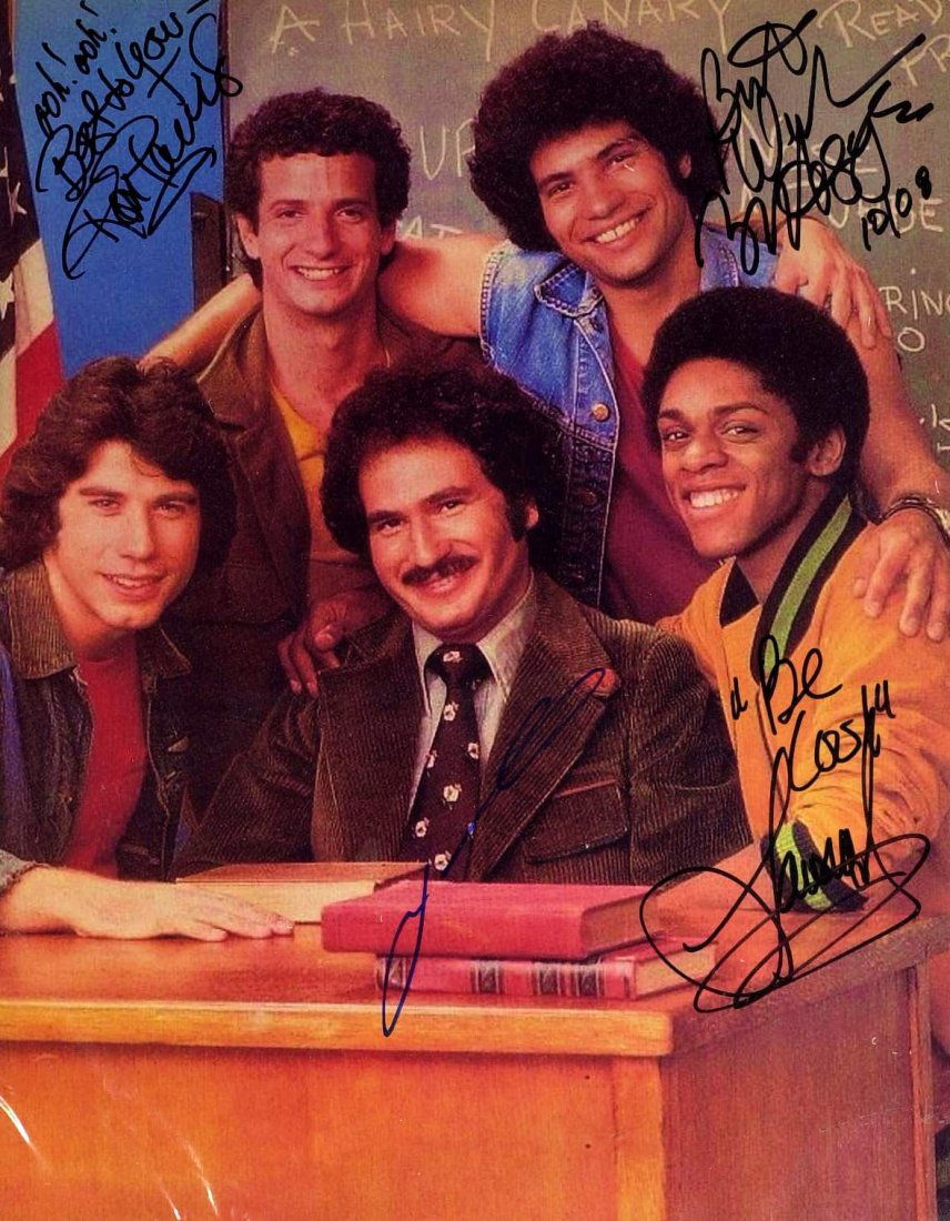 WELCOME BACK KOTTER - Cast Signed Photo: Welcome Back Kotter. Welcome Back, Kotter was a television sitcom starring Gabe Kaplan and featuring a young John Travolta. It originally aired on the from 1975 until 1979. The show starred comedian G