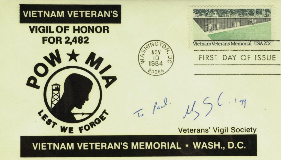 Vietnam Memorial MAYA YING LIN - Postal Cover Signed: Maya Ying Lin (1959- ) Architect, artist. Lin is known for her work in sculpture and landscape art. She is best known as the designer of the Vietnam Veterans Memorial in Washington. First day of issue