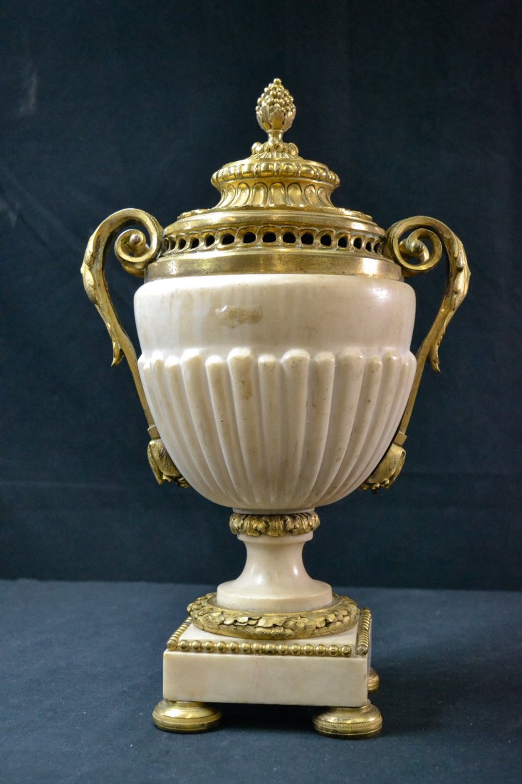 Pot- Pourri 18th Century: Pot-Pourri LOUIS XVI ormolu mounted white marble vase ,circa 1775 from France H: 35 cm ( FRENCH PAPERS