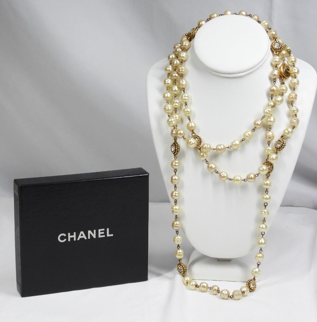 Pearl necklace (Chanel): Pearl necklace (Chanel) Weight 211g
