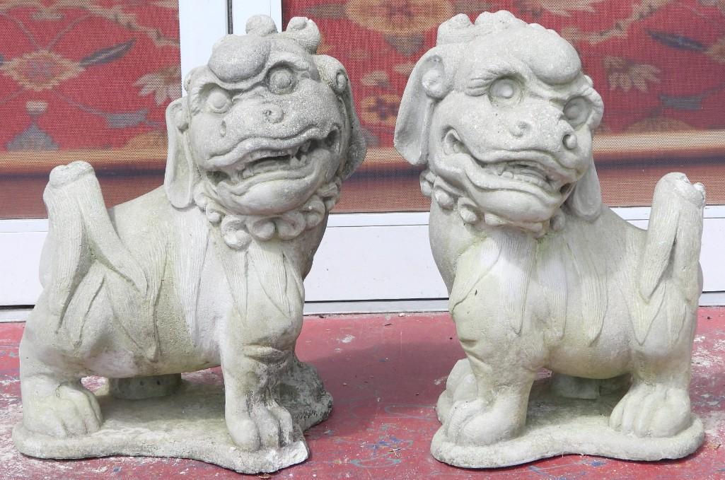 Pair of Vintage cement Foo dog statue (1 of 8)