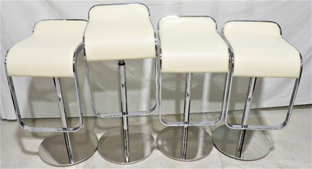 4 white bar Stools: 4 white bar Stools