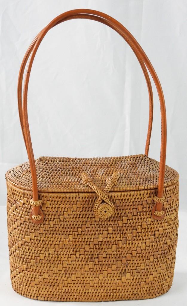 Classic Woven Wicker Nantucket Handbag: Classic Woven Wicker Handbag Thereâ€™s a good reason why this Classic Woven Wicker Handbag is still popular from one generation to the next. It instantly evokes images of sandy beaches and sailbo