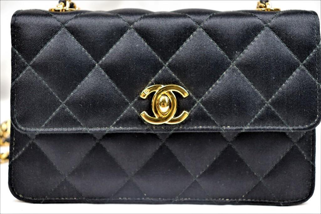CHANEL vintage quilted single Chain shoulder Bag Black Satin (1 of 15)
