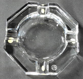 VINTAGE BACCARAT CRYSTAL ASHTRAY: VINTAGE BACCARAT CRYSTAL ASHTRAY DIMENSIONS : Height 1.50 inch / 3 cm Length 5.70 inch / 15 cm Depth 5.70 inch / 15 cm