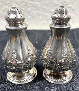 Gorham Sterling Silver Salt and pepper Shakers.: Gorham Sterling Silver Salt and pepper Shakers. DIMENSIONS : Height: 4 inch / 10 cm Base Diameter: 1.75 inch / 4,5 cm Weight: 4.54 