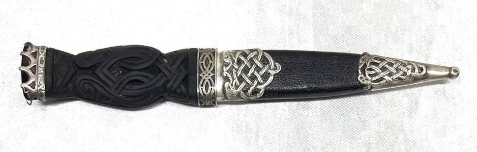 SCOTTISH TRADITIONAL SGIAN DUBH DAGGER: SCOTTISH TRADITIONAL SGIAN DUBH DAGGER DIMENSIONS : Length: 8 inch / 20,2 cm