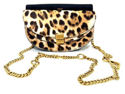 Chloé Georgia convertible leopard-print calf hair and leather belt bag: Chloé Georgia convertible leopard-print calf hair and leather belt bag DIMENSIONS :Height: 4.75 inch / 12 cm Length: 7 inch / 17,5 cm