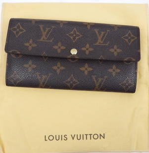 Louis Vuitton brown clutch monogram canvas and leather Sarah long zip wallet: Louis Vuitton brown clutch monogram canvas and leather Sarah long zip wallet Length 7.5 inch Width 3.5 inch