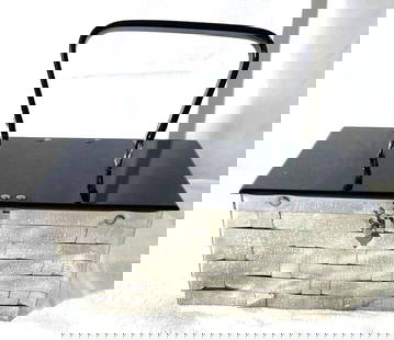 Vintage Lady's box shaped handbag: Vintage Lady's box shaped handbag All sides with basket weave chrome metal strips and having a black lid with handle. DIMENSIONS :Height: 3.75 inch / 9,5 cm Length: 8.50 inch / 22 cm