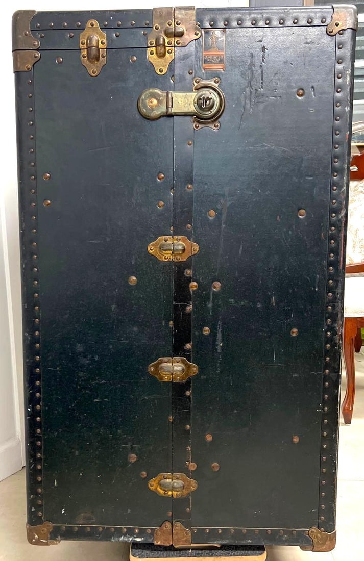 Oshkosh Trunks And Luggage Steamer Trunk Auction