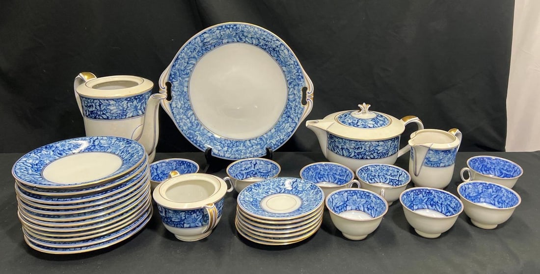 HUTSCHENREUTHER HOHENBERG Tea set Blue and white Porcelain: HUTSCHENREUTHER HOHENBERG Tea set Blue and white Porcelain Teacup, Saucer and plates Made in Germany DIMENSIONS ( 8 X tea cups): Height: 2.25 inch / 5,5 cm
