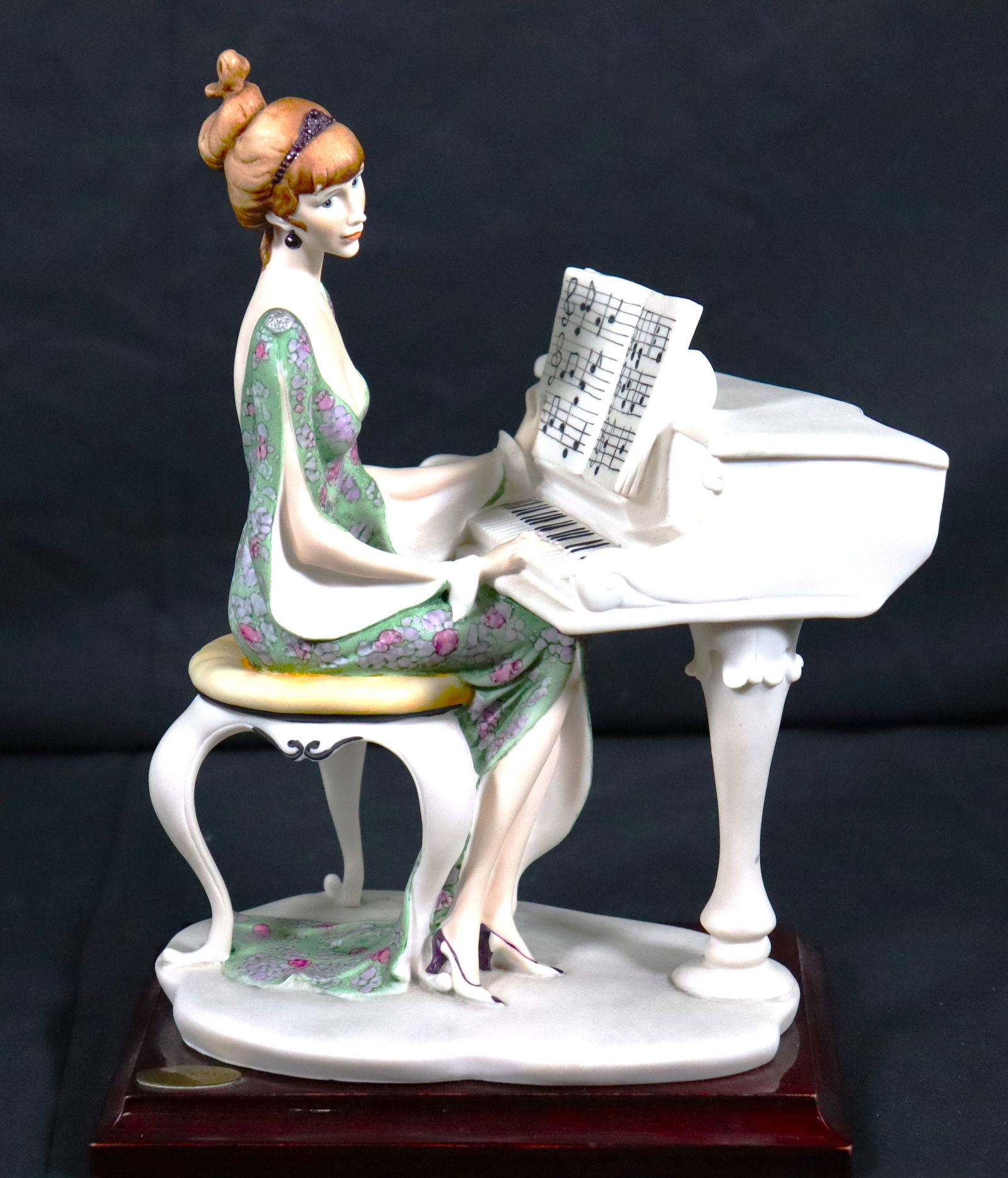 Porcelain Figurine by Giuseppe Armani Italian porcelain sculpture (1 of 9)