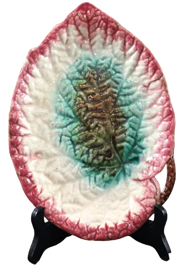 MAJOLICA LEAF  PLATE (1 of 6)