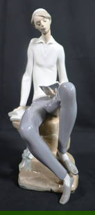 Lladro Porcelain Figurine Hebrew Student # 4684: Lladro Porcelain Figurine Hebrew Student # 4684DIMENSIONS: Height: 11.50 inch / 29,3 cm Length: 4