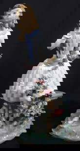 Lladro Porcelain Figurine exquisite scent # 1313: Lladro Porcelain Figurine exquisite scent # 1313DIMENSIONS: Height: 11 inch / 28cm Length: 7 inch / 17,8