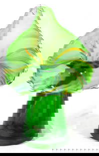 Vintage Lutetian Glass Jack in The Pulpit Vase Swirls Green: Vintage Lutetian Glass Jack in The Pulpit Vase Swirls GreenDIMENSIONS: Height 6.75 inch / 17 cm Diameter