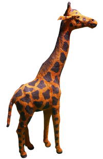 Jute Wrapped Giraffe Statue: Jute Wrapped Giraffe StatueDIMENSIONS: Height: 24.75 inch / 63 cm Length: 15 inch / 38 cm 