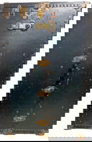 OSHKOSH TRUNKS AND LUGGAGE STEAMER TRUNK