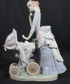LARGE LLADRO 'BABY'S OUTING' PORCELAIN FIGURINE