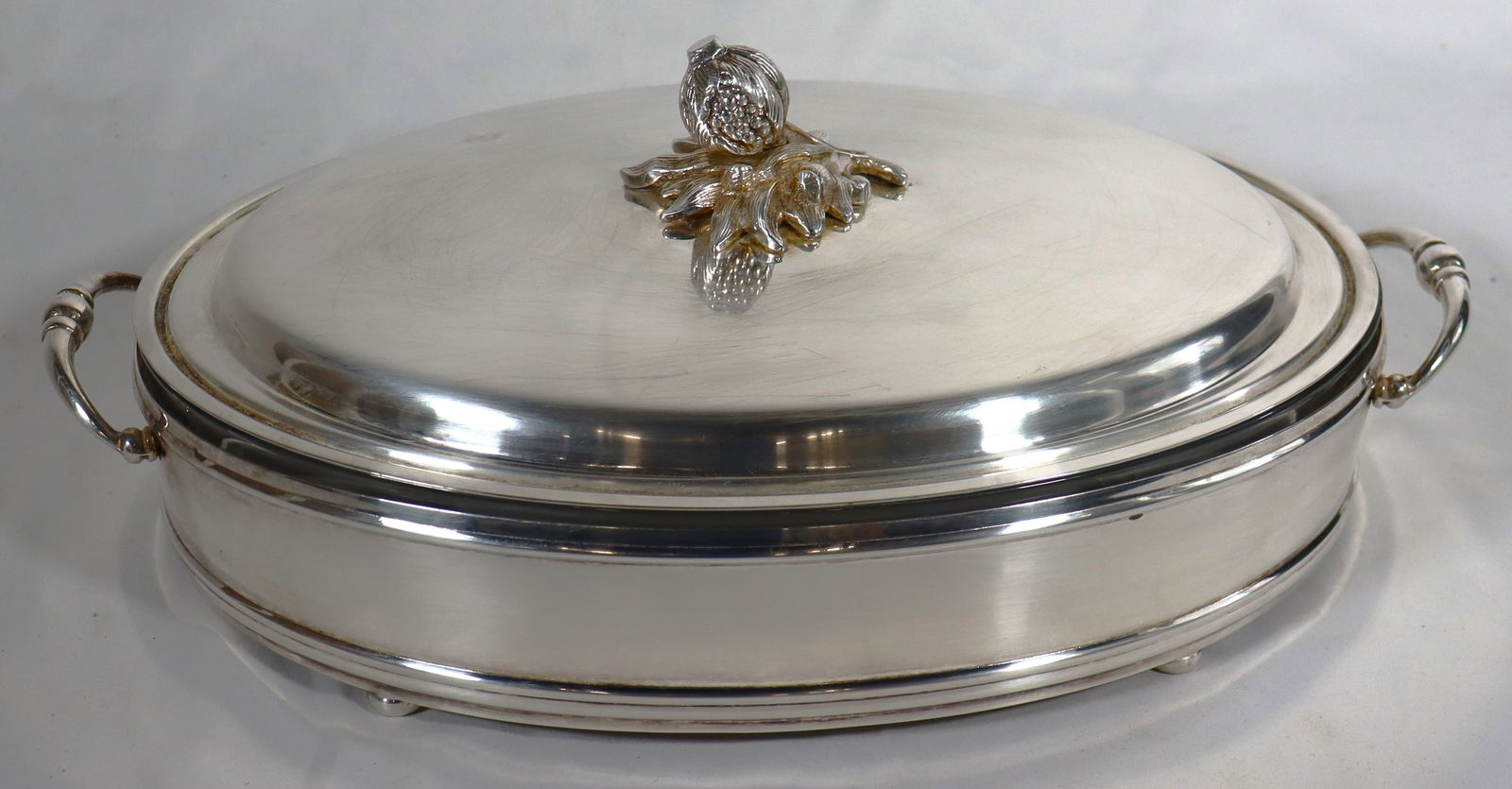 Match metal and Pyrex Casserole Dish with Lid: Match metal and Pyrex Casserole Dish with Lid DIMENSIONS: Height: 5 inch / 12,5 cm Length: 16 inch /